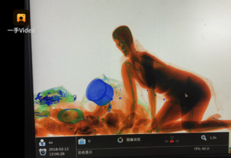 为护送包内的财物 女子竟然这样过安检！