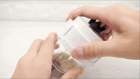 日本小哥用攒了一年的指甲给女友做了个钻戒？