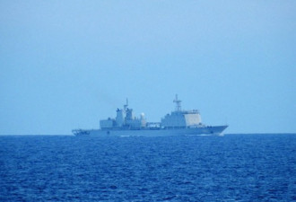 越南军队偷拍中国军舰补给赤瓜岛