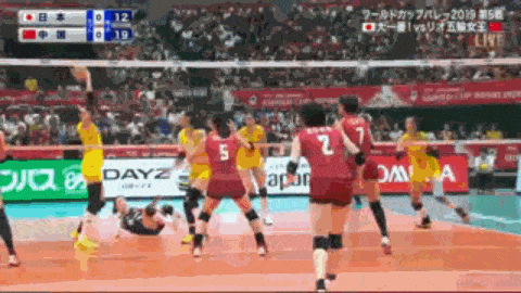 日本女排颤抖了，日媒：中国女排打的是魔球！