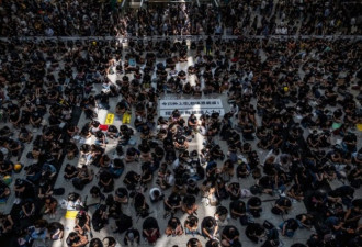 年轻的香港抗议者：我支持爱国 但我不能爱党