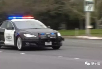 囧！加州警察高速追逐战 所驾特斯拉突然没电了