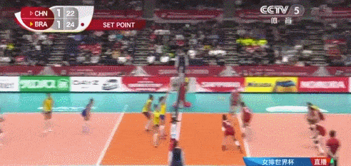 中国女排3：2力克巴西，郎平赛中声嘶力竭