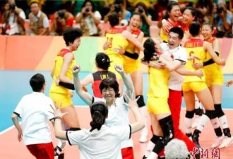 中国女排3：2力克巴西，郎平赛中声嘶力竭