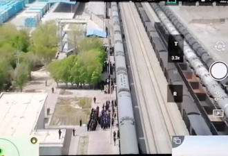 中国新疆警方运送囚犯的视频“看起来是真的“