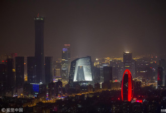 北京除夕夜灯光迷人 地标建筑亮灯迎新年
