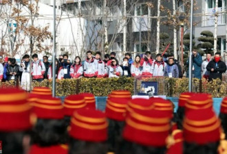 朝鲜最强啦啦队首秀引轰动 全球媒体都在关注