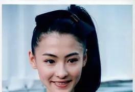 张柏芝点头哈腰伺候章子怡下台？网友快吵翻天