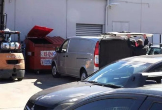 澳洲殡葬业太恶心了棺材放垃圾停车场辨认尸体