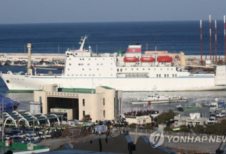 玄松月率朝鲜艺术团抵达韩国 这次乘坐的是....