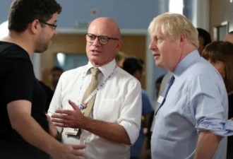 英首相参观医院被怼2分钟:你来这里就为上新闻
