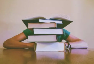 自己孩子在国外竟是富二代 中国家长疯了