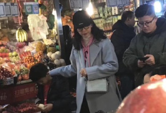网友买菜偶遇李冰冰 45岁素颜的她宛若20岁少女