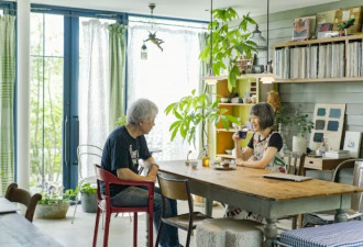 高收入妻子造3层别墅养老公:我赚钱他生活刚好