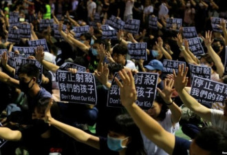 香港示威者再聚集荃湾:哪里有压迫 哪里就反抗