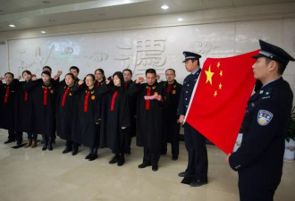 中国宪法宣誓誓词从70字变为75字，改了啥？