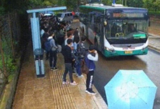 中国扒手横行 1辆公车上有11人做案