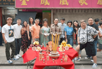 谢贤复出拍戏打扮俊俏，曾与小49岁女友热恋