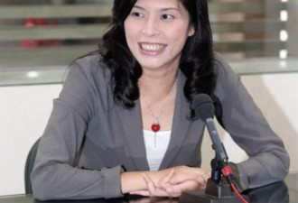 母亲传病危 郑丽文停止所有参选活动