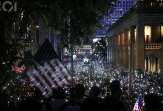 现场：13万人逼爆香港中环 满眼都是美国旗