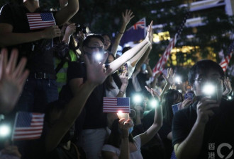 现场：13万人逼爆香港中环 满眼都是美国旗