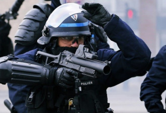 不堪工作压力 27000名法国警察展开&quot;愤怒游行&quot;