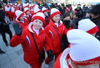 朝鲜拉拉队首次在韩国外出观光