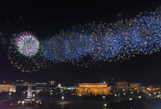 镜头回顾：昨夜火树银花点亮北京夜空！