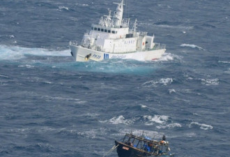 突发！日本公务船撞沉朝鲜渔船，20人落水！