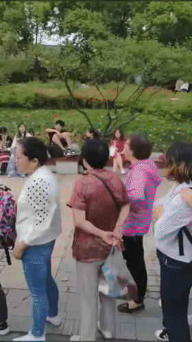 6614桌排吃饭1180位等打车!景区现场壮观