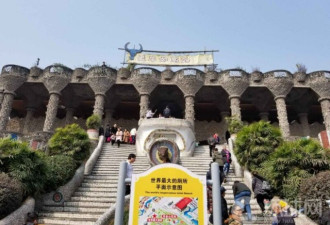 探访重庆“世界最牛厕所”：没窗户 像欧洲城堡