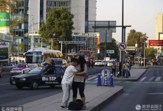 墨西哥首都7.5级地震 民众街头避难难忍泪崩