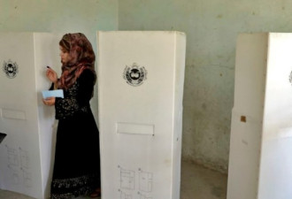 阿富汗总统选举：投票率低 塔利班袭击不断
