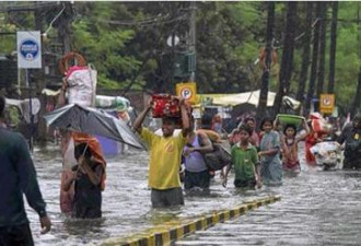 印度暴雨致至少86人丧生， 几所医院被洪水淹没