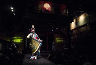 图片故事：半路出家的京城“最美男旦”