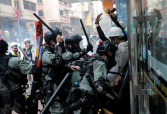 国庆节香港再爆冲突 港警第一次开枪有人中弹