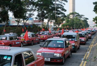 庆祝新中国70周年,香港2000辆出租车挂国旗巡游