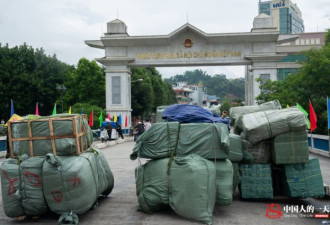 越南女孩中国取快递 父亲发明能拉一吨货自行车