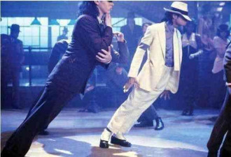 迈克尔杰克逊跳舞时，为何前倾45度都不会倒