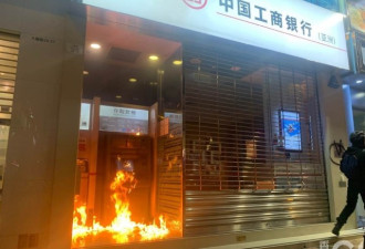 图集：香港街头暴力升级 示威者多处纵火