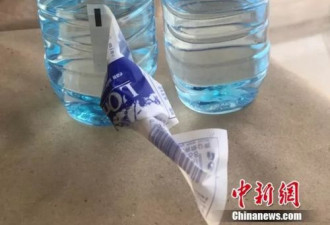 两会矿泉水瓶上多了一个小东西 获数网友狂点赞