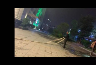 无语！柳州市一保安用水柱驱赶跳广场舞的大妈