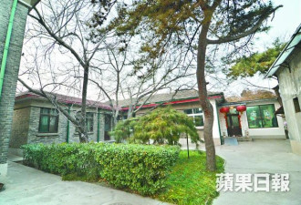 媒体公布陈小鲁家旧照 贺礼多多 军牌奥迪豪车