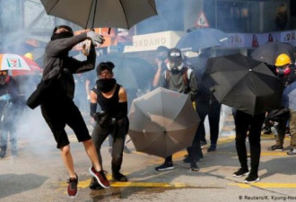 集会禁令无用 香港周日持续示威警民冲突严重