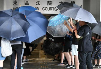 新法上路“私了”频传！香港近百人声援被告