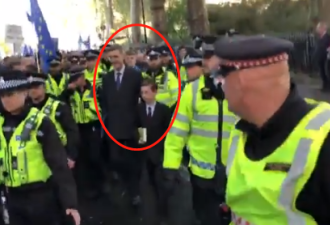 面对百万示威者，英大臣有点怕：谢警察护送