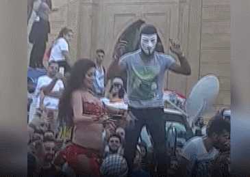 黎巴嫩民众正在游行:烧烤、蹦迪、肚皮舞…