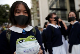 良知与父母打压下 香港中学生说别无选择