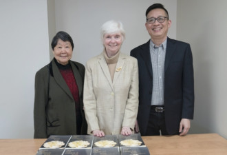 《茶花泪》英文版发布会在多伦多圆满举行