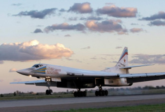 俄两架图160轰炸机抵达南非 飞行超过1.1万公里